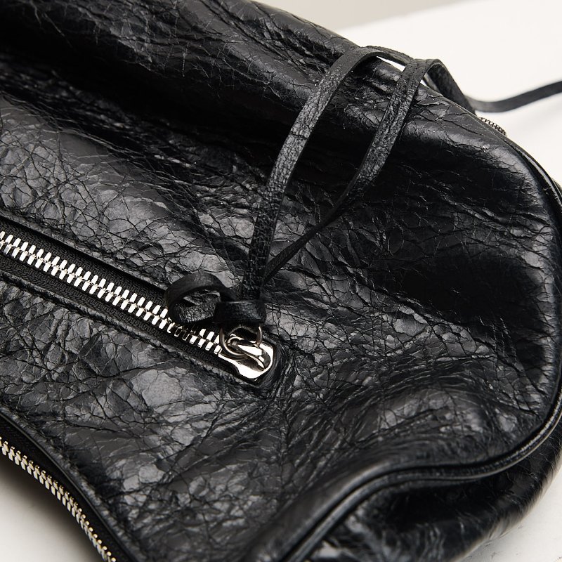 二手Balenciaga Le cagole 油蠟皮半月包 s 黑銀-15