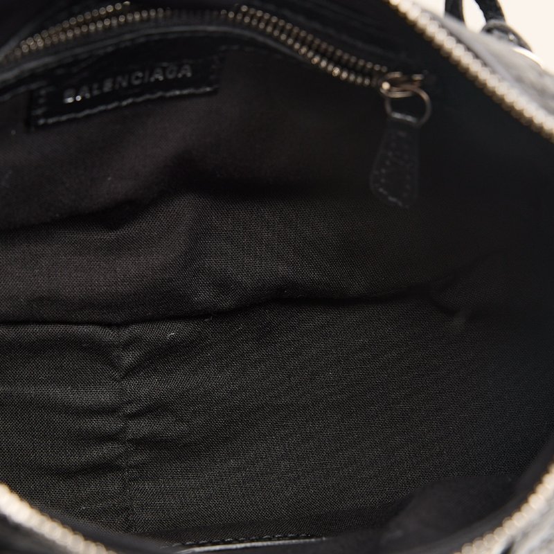 二手Balenciaga Le cagole 油蠟皮半月包 s 黑銀-24