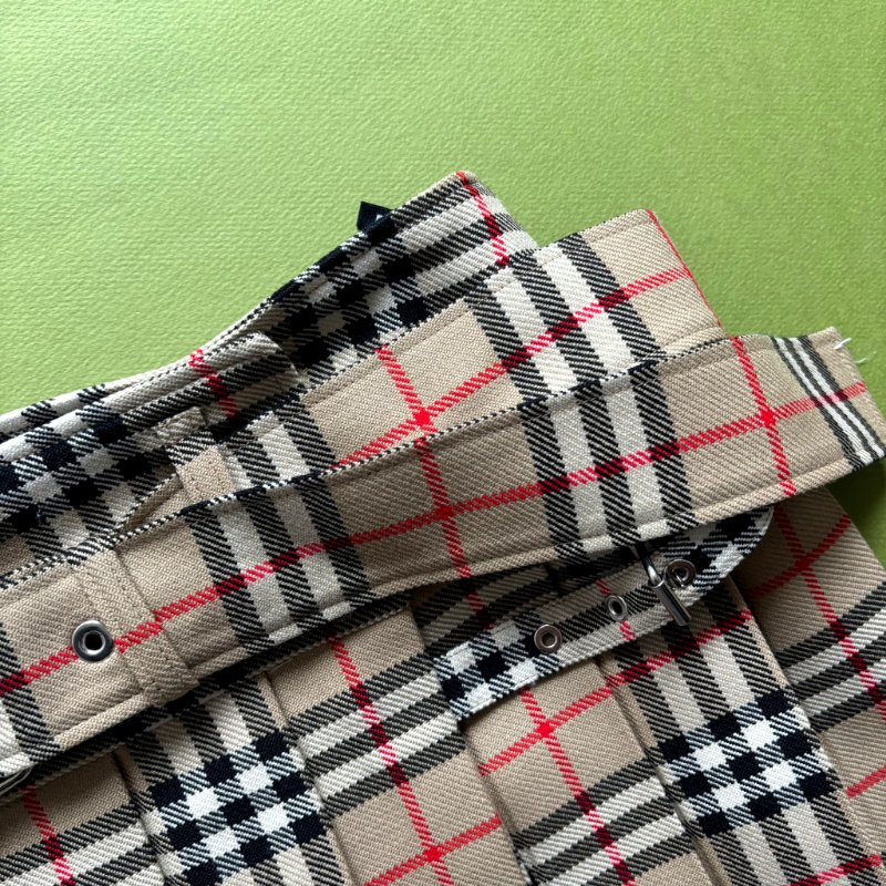 40號 ::BURBERRY:: 經典卡其色格紋百褶裙-2