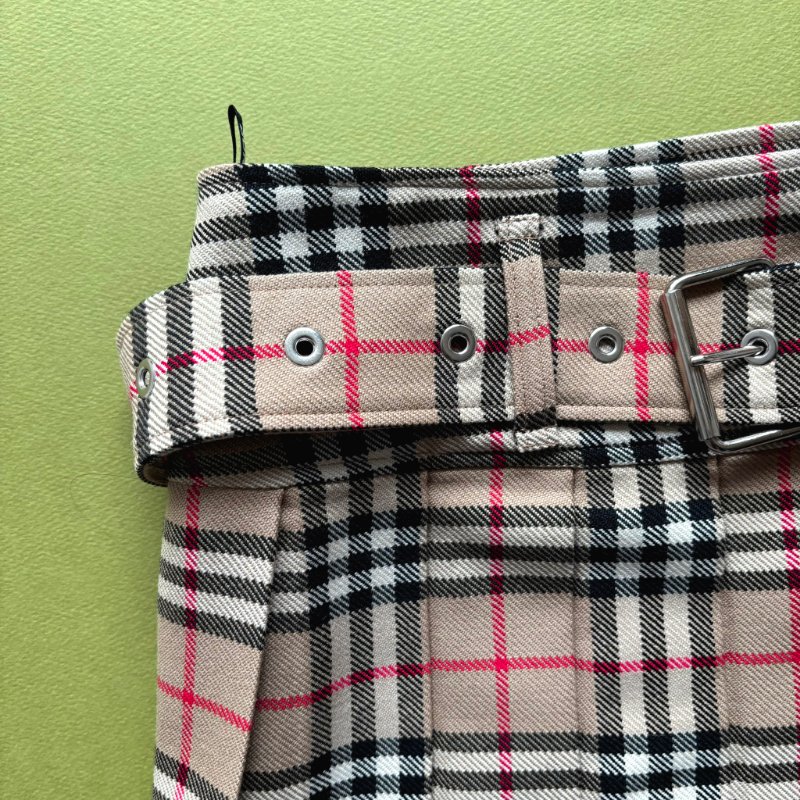 40號 ::BURBERRY:: 經典卡其色格紋百褶裙-3