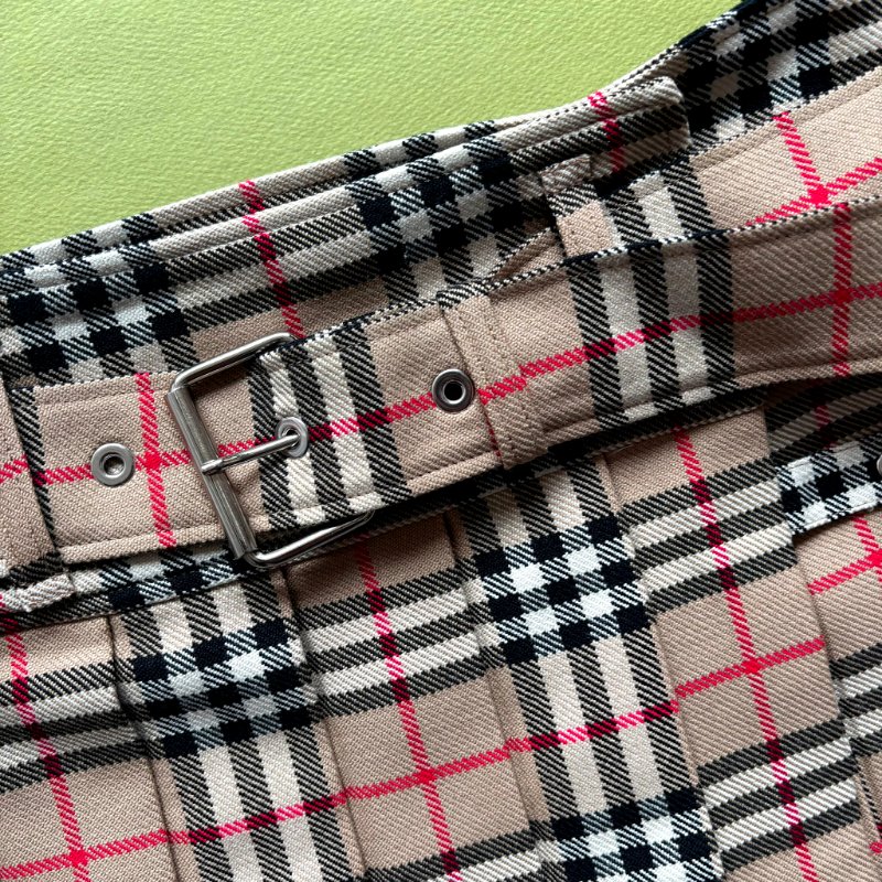 40號 ::BURBERRY:: 經典卡其色格紋百褶裙-4