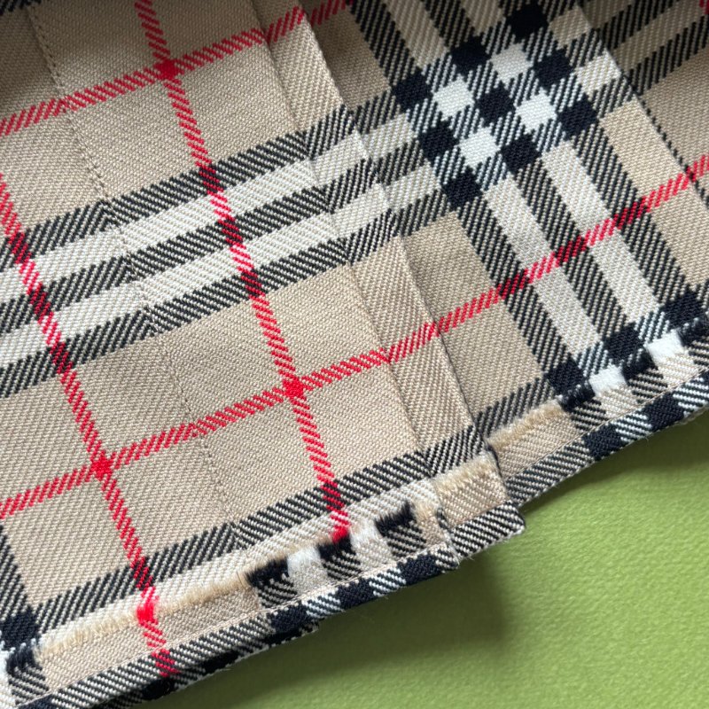 40號 ::BURBERRY:: 經典卡其色格紋百褶裙-11