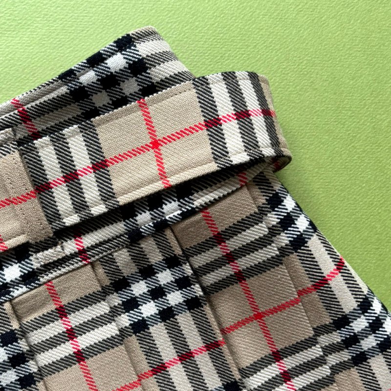 40號 ::BURBERRY:: 經典卡其色格紋百褶裙-15