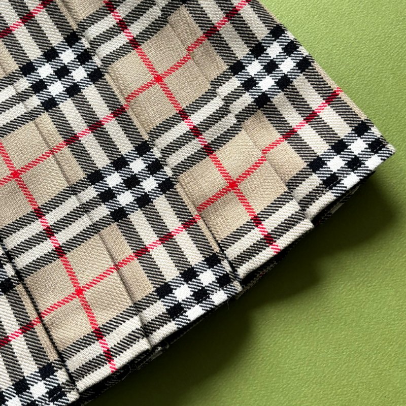 40號 ::BURBERRY:: 經典卡其色格紋百褶裙-16