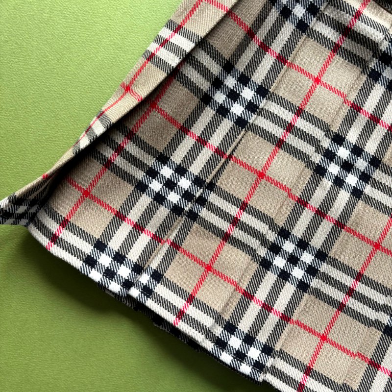 40號 ::BURBERRY:: 經典卡其色格紋百褶裙-17