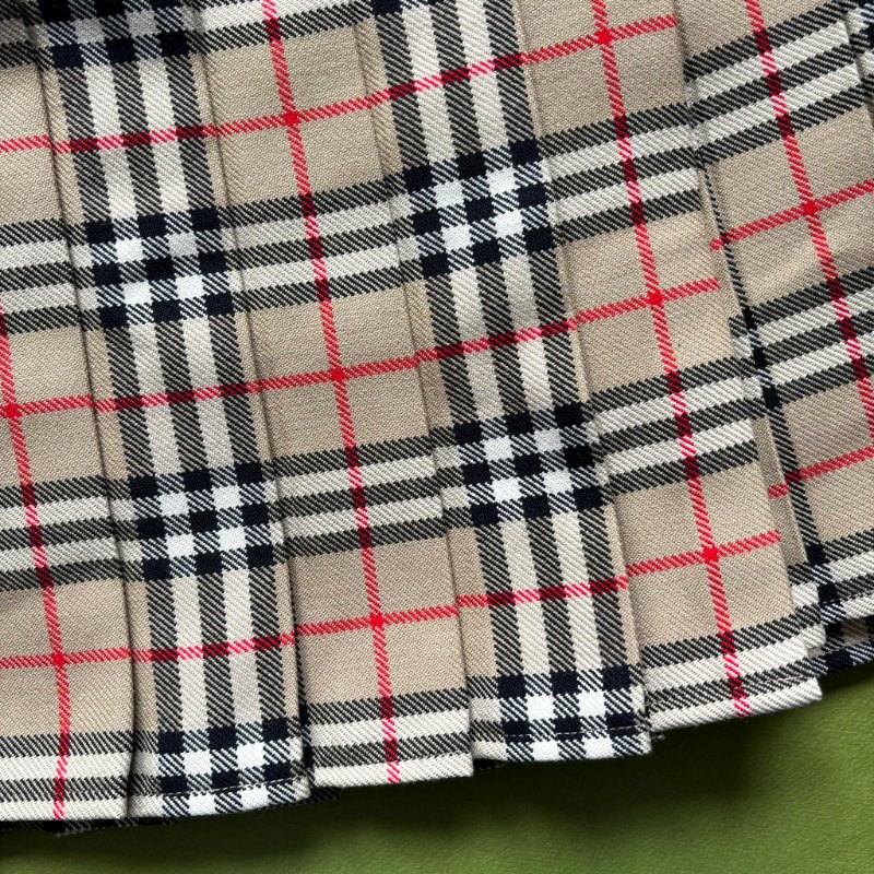40號 ::BURBERRY:: 經典卡其色格紋百褶裙-18