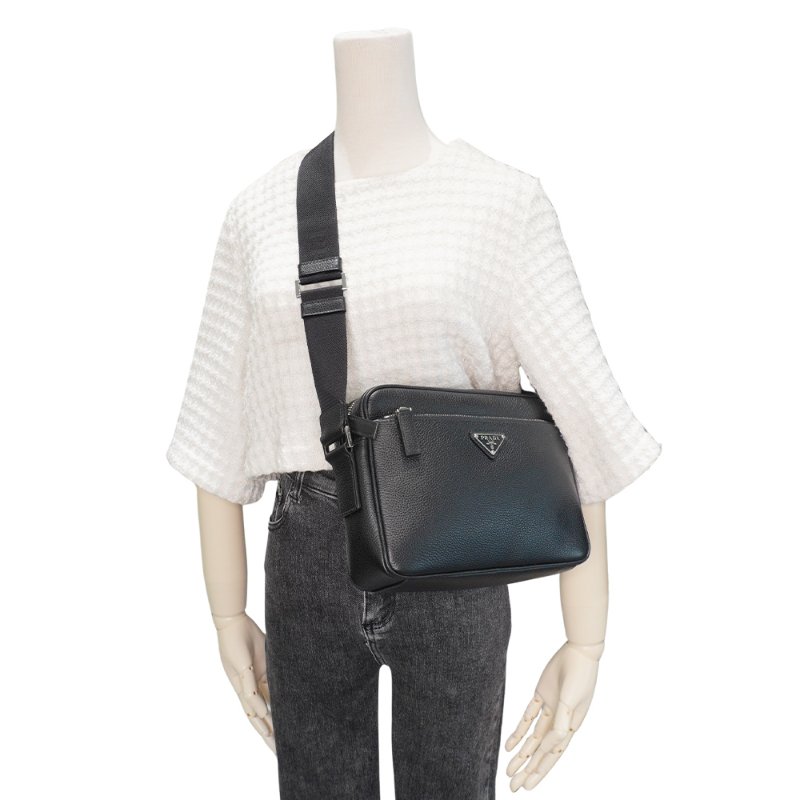 Prada 荔紋牛皮銀三角logo雙層拉鍊斜背包(2VH094-黑)-5