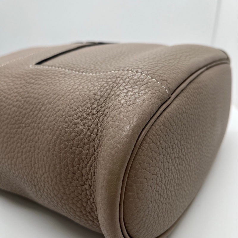 二手Hermes愛馬仕 good news H系列大象灰牛皮斜挎包郵差包框M刻，內裡有輕微發黑，邊角有輕微磨損-5