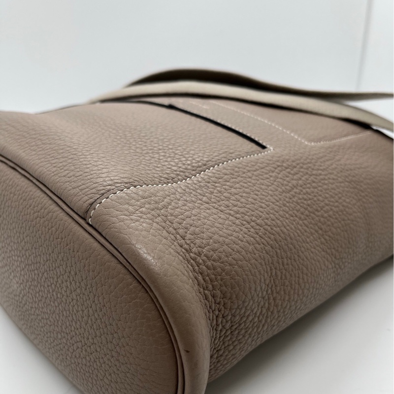 二手Hermes愛馬仕 good news H系列大象灰牛皮斜挎包郵差包框M刻，內裡有輕微發黑，邊角有輕微磨損-6