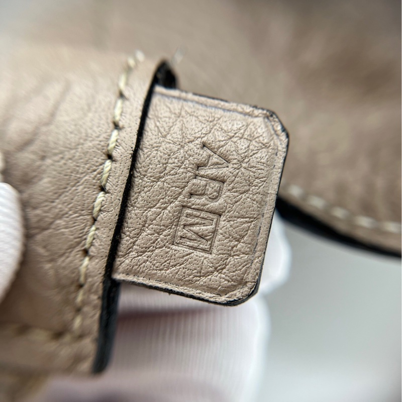 二手Hermes愛馬仕 good news H系列大象灰牛皮斜挎包郵差包框M刻，內裡有輕微發黑，邊角有輕微磨損-8