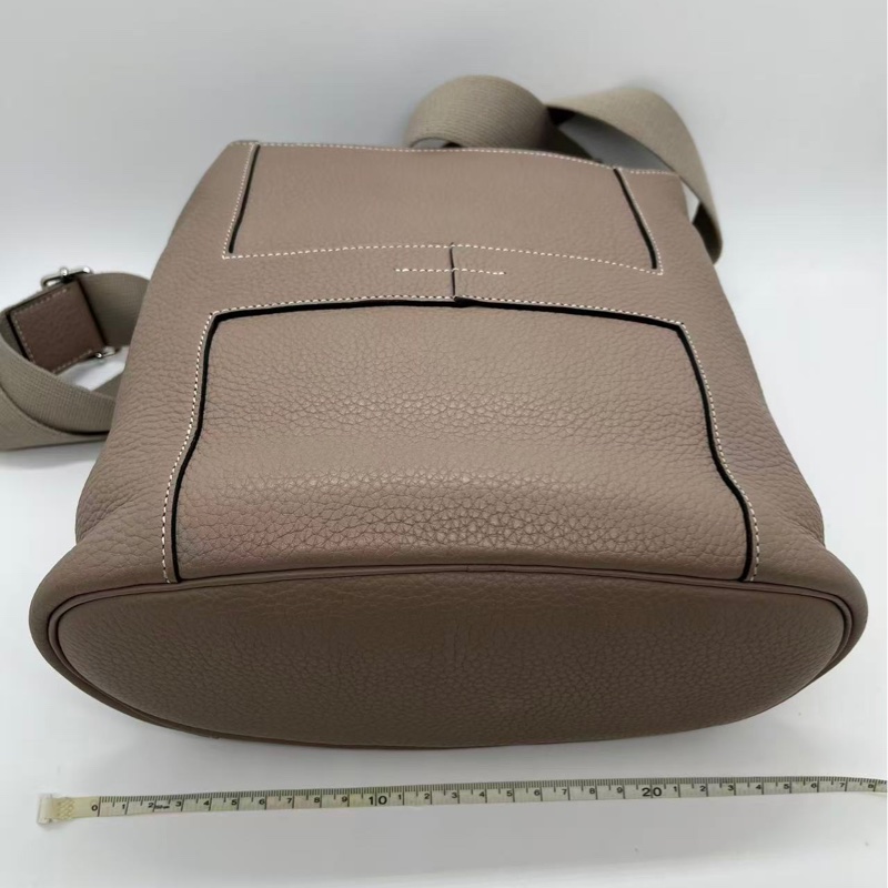 二手Hermes愛馬仕 good news H系列大象灰牛皮斜挎包郵差包框M刻，內裡有輕微發黑，邊角有輕微磨損-12