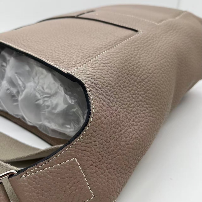 二手Hermes愛馬仕 good news H系列大象灰牛皮斜挎包郵差包框M刻，內裡有輕微發黑，邊角有輕微磨損-15