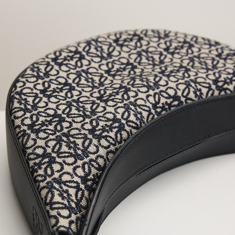 二手Loewe Luna小號半月包/刺繡深藍-5