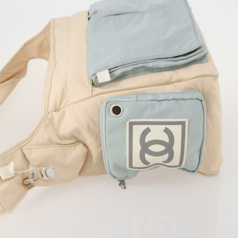 【日本直送】香奈兒運動單背包 尼龍 象牙色 銀色 CC 標誌 正品 YKZ147A-3