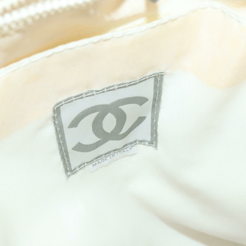 【日本直送】香奈兒運動單背包 尼龍 象牙色 銀色 CC 標誌 正品 YKZ147A-18