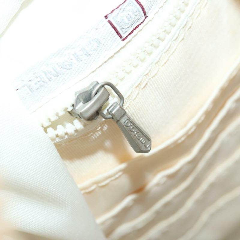 【日本直送】香奈兒運動單背包 尼龍 象牙色 銀色 CC 標誌 正品 YKZ147A-19