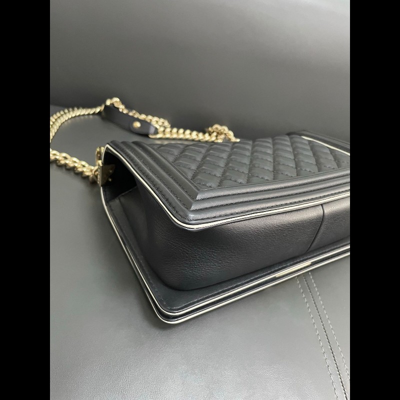 Chanel Leboy with handle-12