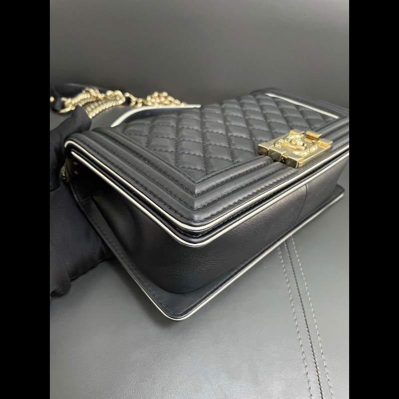 Chanel Leboy with handle-14