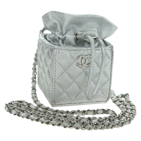 香奈兒 (CHANEL) 絎縫鏈條肩包，羊皮材質，銀色/金色雙C標誌，正品 YKZ1332SAM