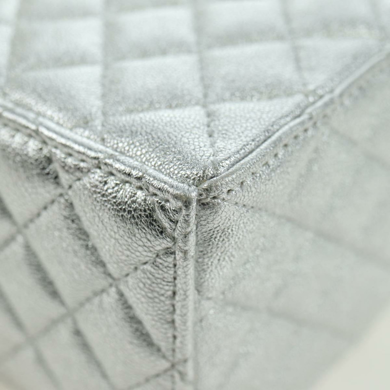 【日本直送】香奈兒 (CHANEL) 絎縫鏈條肩包，羊皮材質，銀色/金色雙C標誌，正品 YKZ1332SAM-15