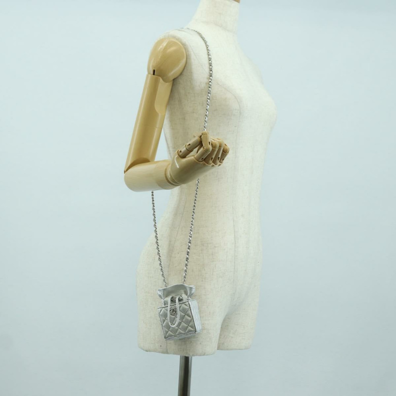 【日本直送】香奈兒 (CHANEL) 絎縫鏈條肩包，羊皮材質，銀色/金色雙C標誌，正品 YKZ1332SAM-23