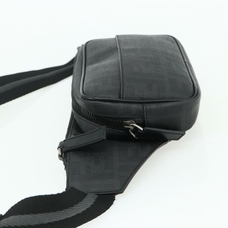 【日本直送】FENDI Zucca 帆布身體包黑色銀色正品 ka3874M-2