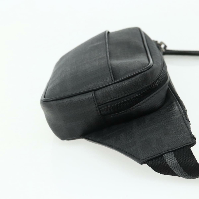 【日本直送】FENDI Zucca 帆布身體包黑色銀色正品 ka3874M-3