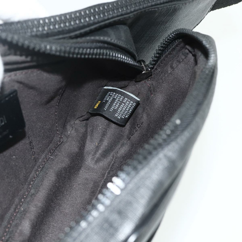 【日本直送】FENDI Zucca 帆布身體包黑色銀色正品 ka3874M-18