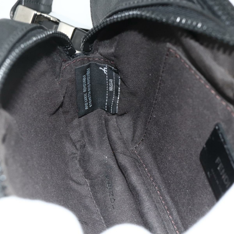 【日本直送】FENDI Zucca 帆布身體包黑色銀色正品 ka3874M-19