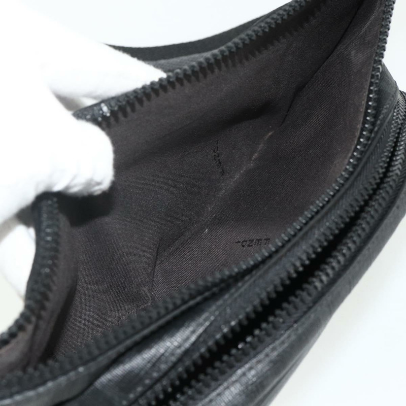【日本直送】FENDI Zucca 帆布身體包黑色銀色正品 ka3874M-21