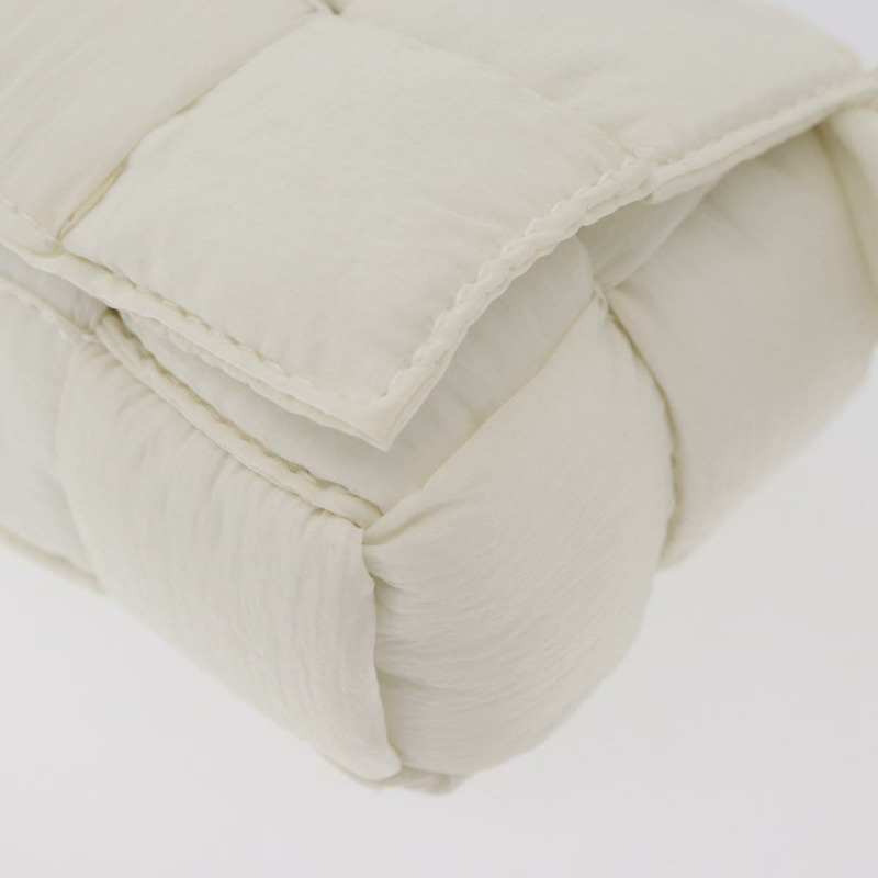 【日本直送】BOTTEGA VENETA MAXI INTRECCIATO 卡式單肩包尼龍白色正品 mr2368A-13