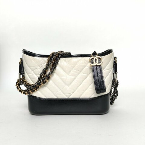 CHANEL GABRIELLE流浪小號黑白牛皮27開金銀扣V紋肩背包