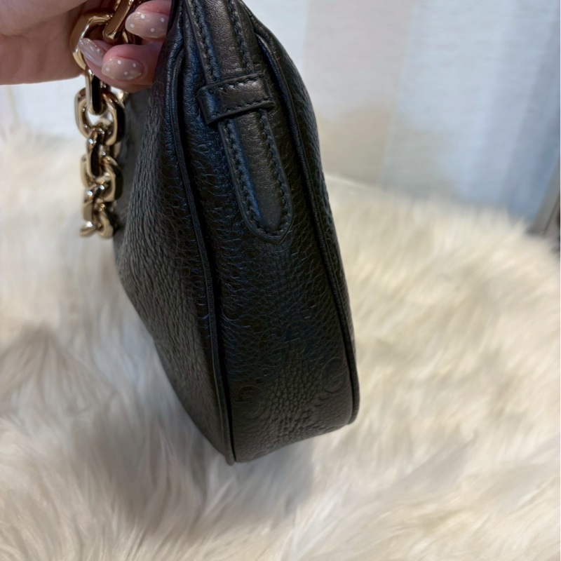 Gucci Emblem 黑牛皮半月包小號-2