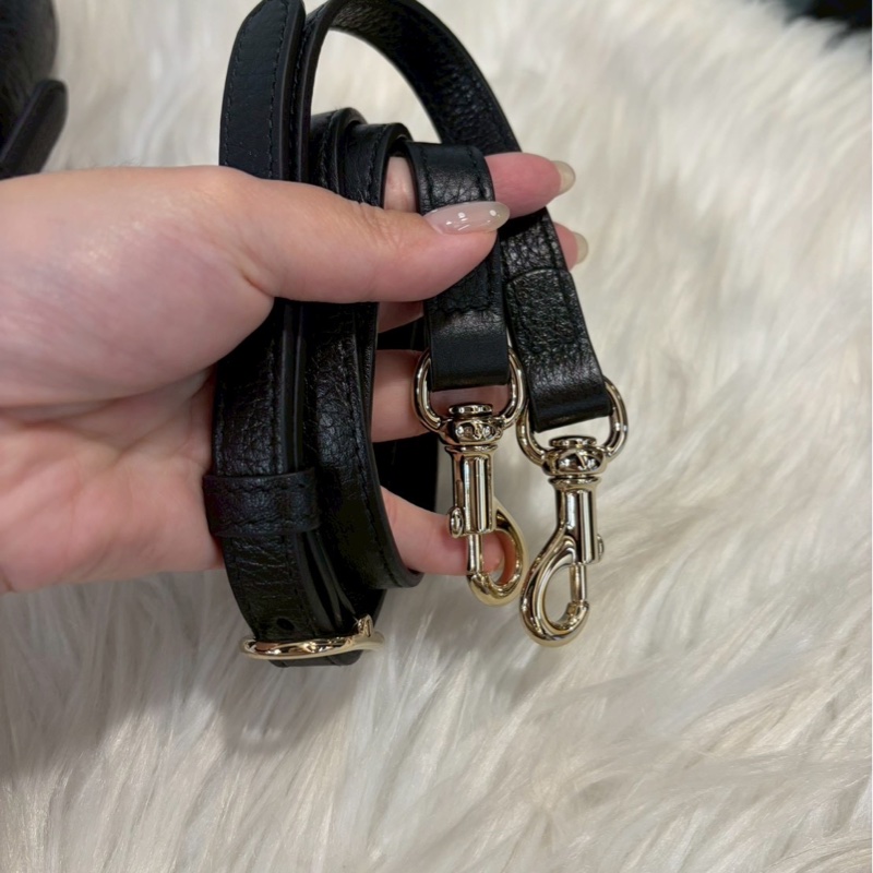 Gucci Emblem 黑牛皮半月包小號-8