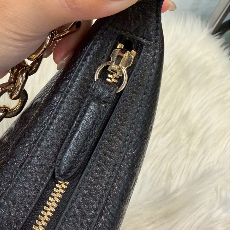 Gucci Emblem 黑牛皮半月包小號-9