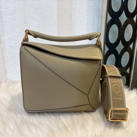 [ 櫃價$128000 ]Loewe Puzzle小號 灰綠色牛皮 好好看