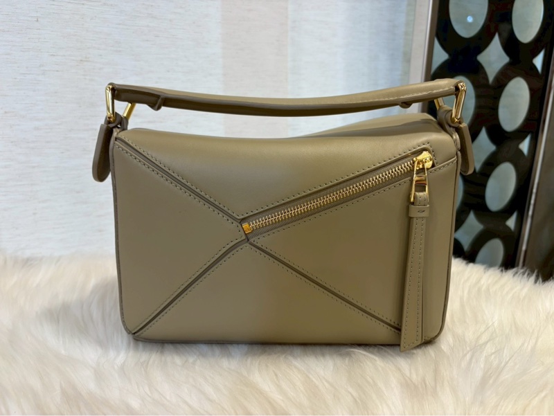 [ 櫃價$128000 ]Loewe Puzzle小號 灰綠色牛皮 好好看-1