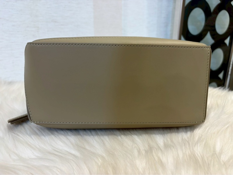 [ 櫃價$128000 ]Loewe Puzzle小號 灰綠色牛皮 好好看-4