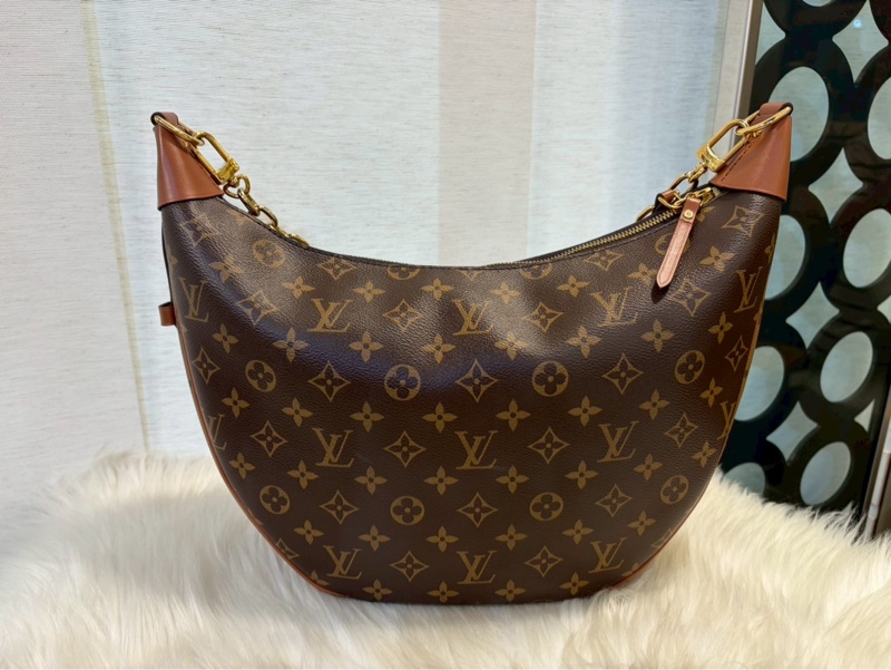 ［ 時髦大包 ］LV Loop Hobo 老花彎月包 晶片款-5