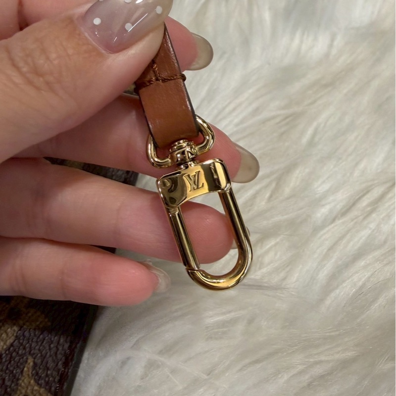 ［ 時髦大包 ］LV Loop Hobo 老花彎月包 晶片款-9