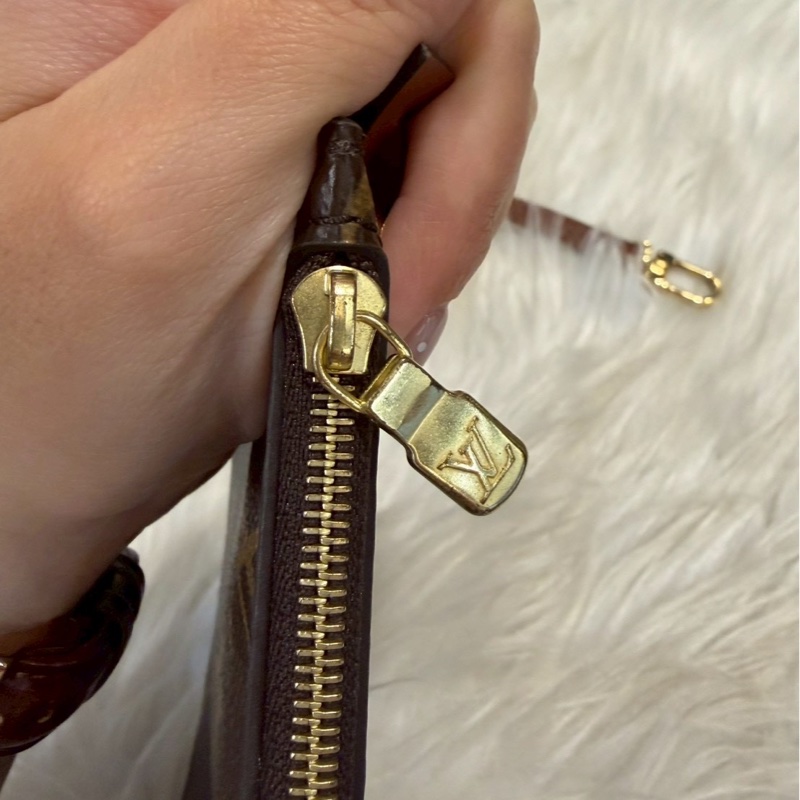 ［ 時髦大包 ］LV Loop Hobo 老花彎月包 晶片款-10