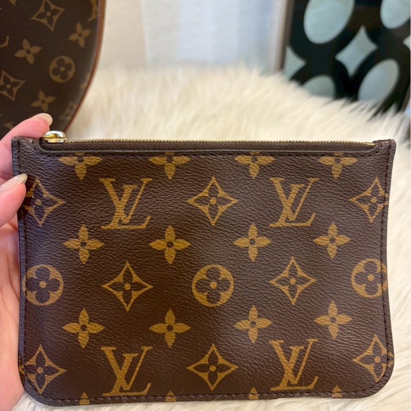 ［ 時髦大包 ］LV Loop Hobo 老花彎月包 晶片款-12