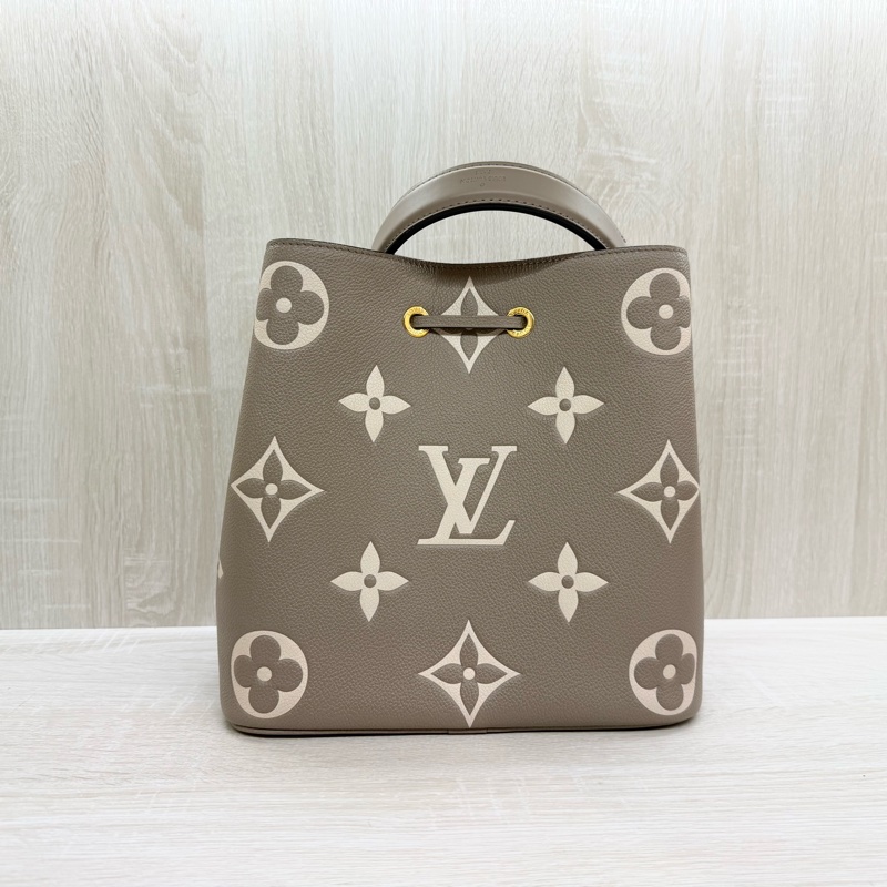 LV🩶斑鳩灰牛皮Neonoe MM水桶包M45555-3
