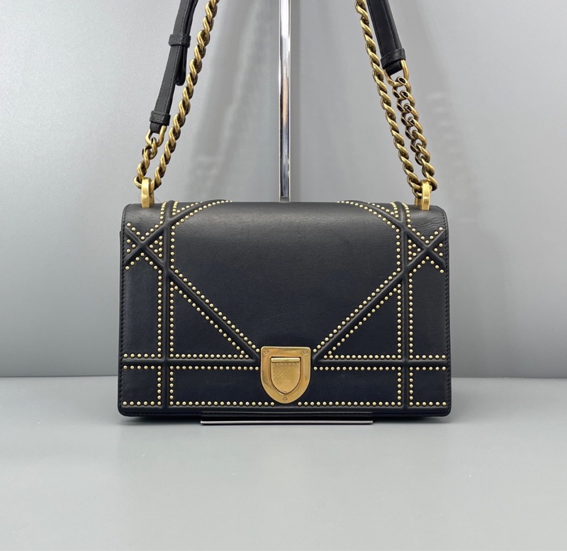 【什麼❗️兩萬多的包現在只要幾千😱】Dior鉚釘盾牌包中號黑色 盾牌包｜黑金鈕釘-2
