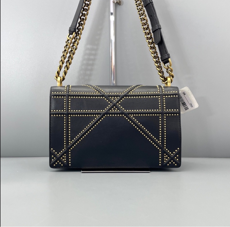 【什麼❗️兩萬多的包現在只要幾千😱】Dior鉚釘盾牌包中號黑色 盾牌包｜黑金鈕釘-3