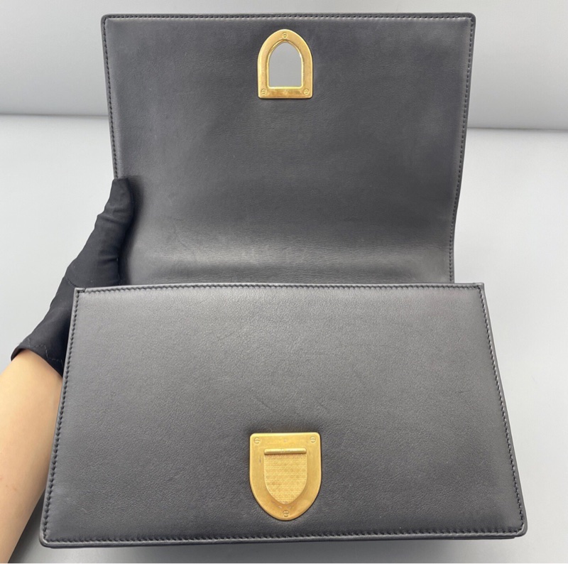 【什麼❗️兩萬多的包現在只要幾千😱】Dior鉚釘盾牌包中號黑色 盾牌包｜黑金鈕釘-8