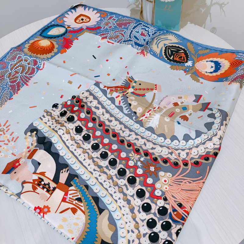 TK2037	Hermes Costume De Fete Scarf 90 x 90cm Silk Mauve x Gris Perle x Bois-3