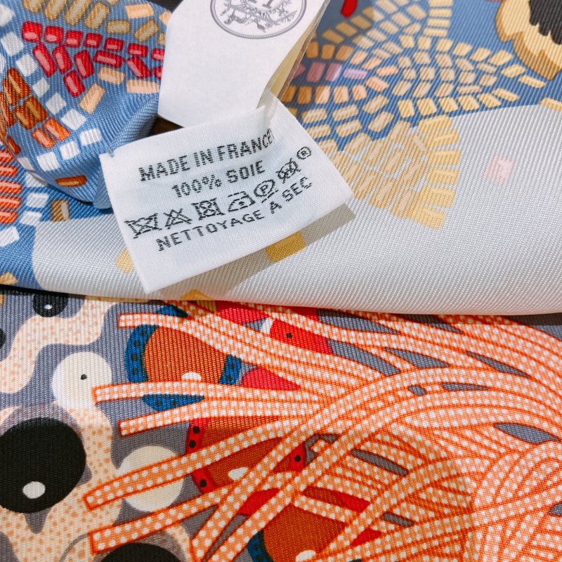 TK2037	Hermes Costume De Fete Scarf 90 x 90cm Silk Mauve x Gris Perle x Bois-6