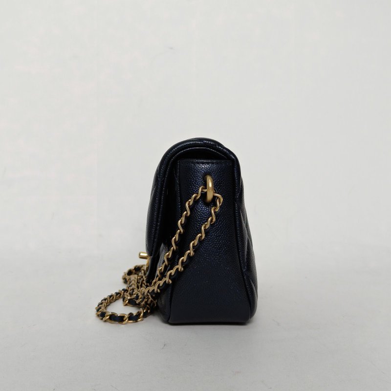 CHANEL 21KCF口蓋包珠光黑荔枝牛皮晶片金扣子彈調節扣肩背包-3