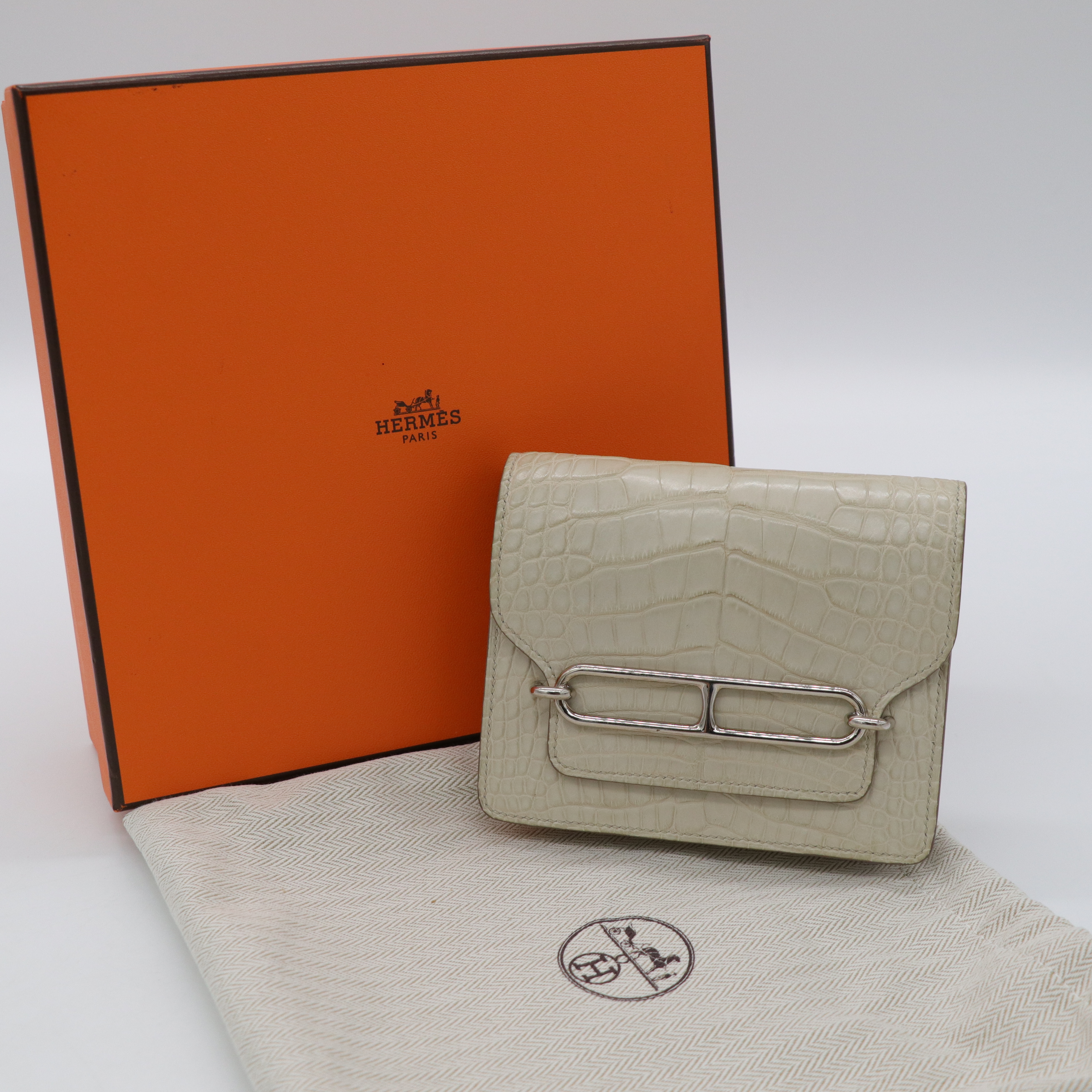 Hermès 愛馬仕 方塊 霧面鱷魚 灰米色 銀釦 豬鼻子 短夾-4